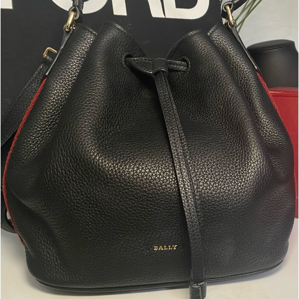 Bally Handbag / Purse med L size black leather.